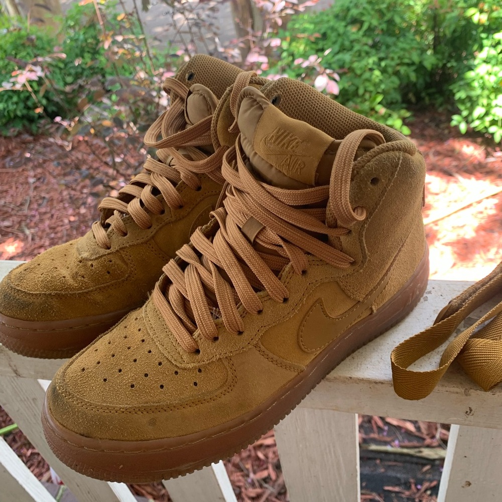 Nike Air Force 1 High LV8
Wheat (2018) (GS)